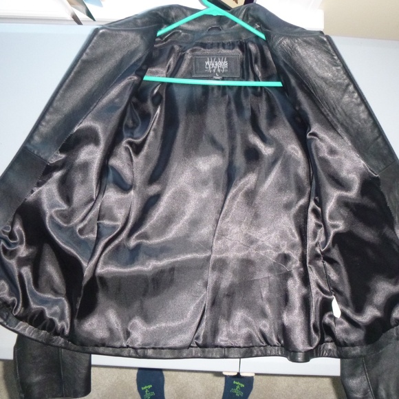 Wilson's Leather Jacket - Picture 3 of 3